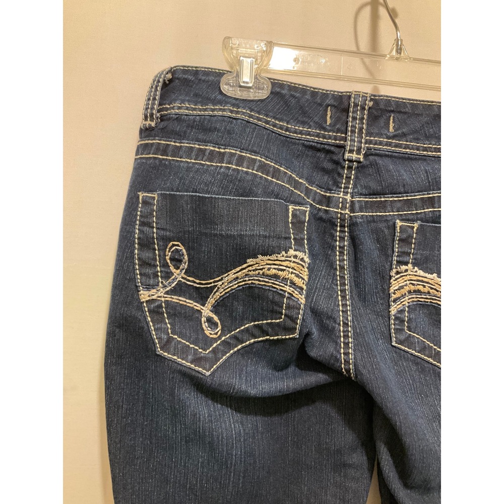 Dark Wash Denim Capri Jeans with Contrast Stitching and Embroidered Back Pockets - Picture 6 of 11